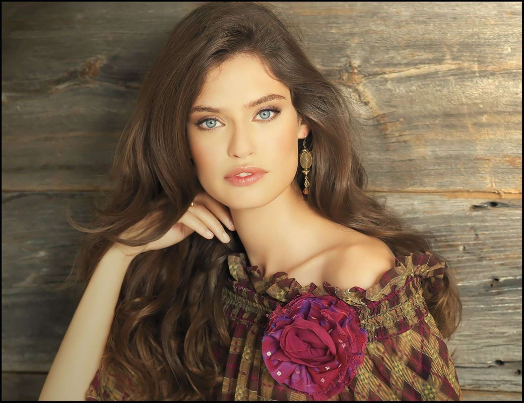 blue-eyes-girl-photogsastr.jpg