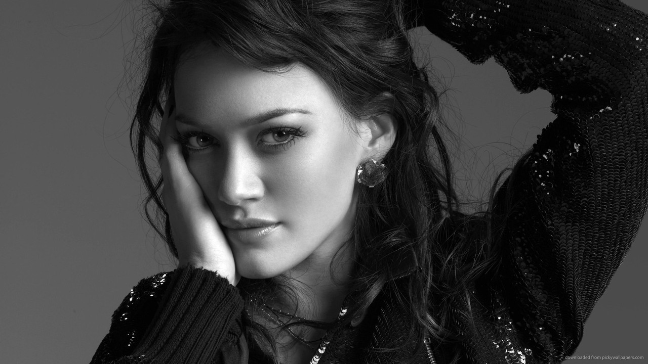 hilary-duff-black-andyfs6q.jpg